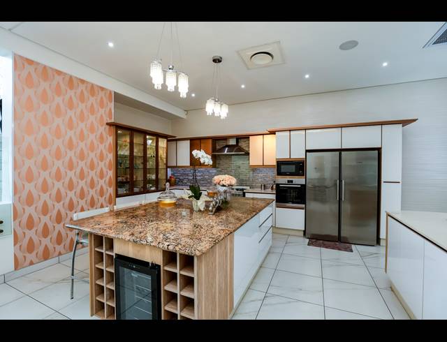 4 BEDROOM PENTHOUSE FOR SALE IN MORNINGSIDE